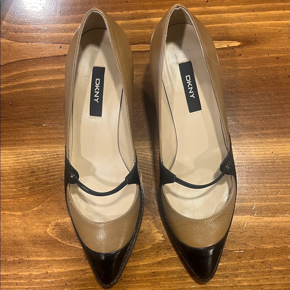 DKNY Women's Two-Tone Leather Tan and Black Kitten Heels 7 Made in Italy